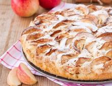 Как приготовить шарлотку с яблоками в духовке